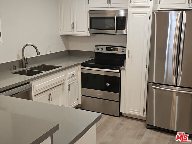 827 2nd St in Santa Monica, CA - Building Photo - Building Photo