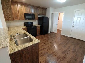 228 Karem Cir in Woodway, TX - Building Photo