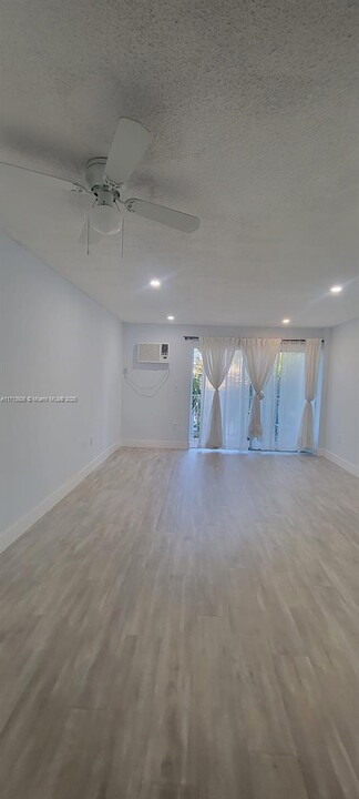 221 Meridian Ave in Miami Beach, FL - Building Photo