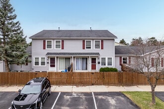 Roundtree Oaks in Ypsilanti, MI - Foto de edificio - Building Photo