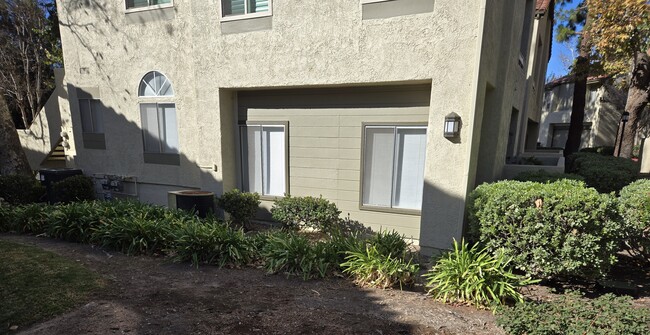 3186 Darby St in Simi Valley, CA - Building Photo - Building Photo