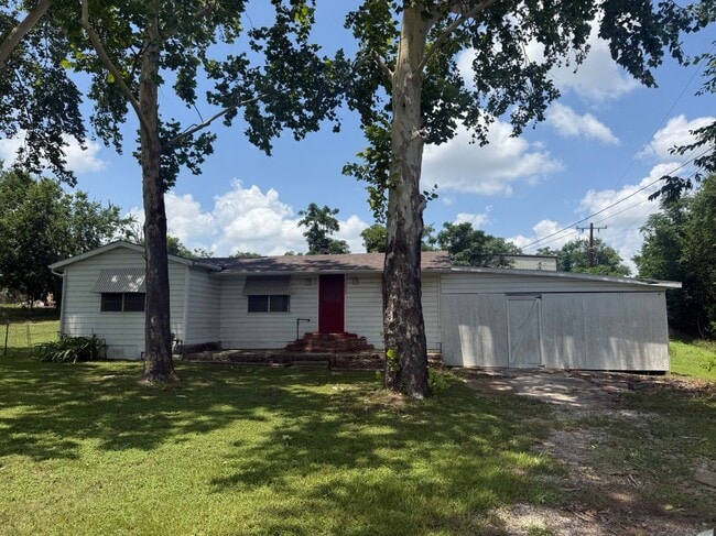 property at 1825 E Pierce St
