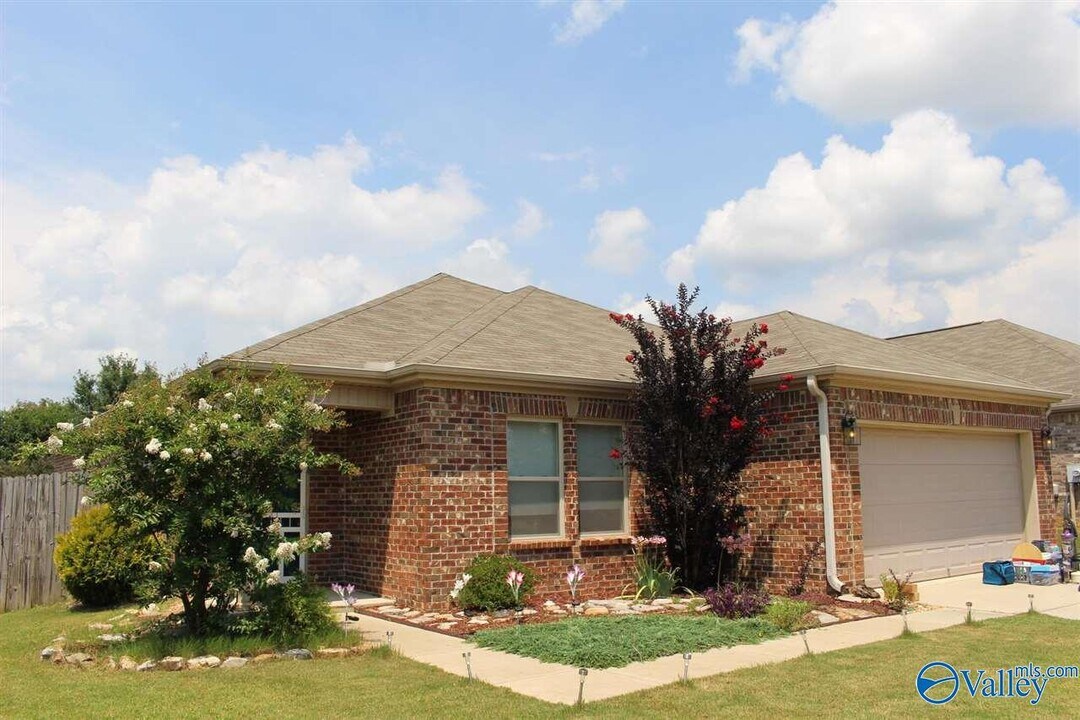 2438 Belltown Dr SW in Huntsville, AL - Building Photo