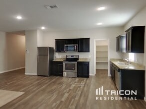 440 Dove Creek Ln in Glenn Heights, TX - Foto de edificio - Building Photo
