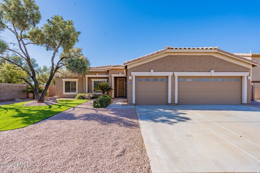 1245 E San Carlos Way in Chandler, AZ - Building Photo
