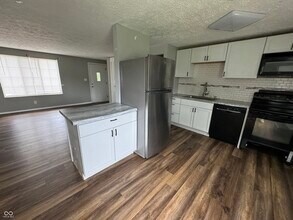 5835 Pemberly Dr in Indianapolis, IN - Building Photo - Building Photo