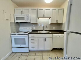 90 Gardner St in Boston, MA - Building Photo