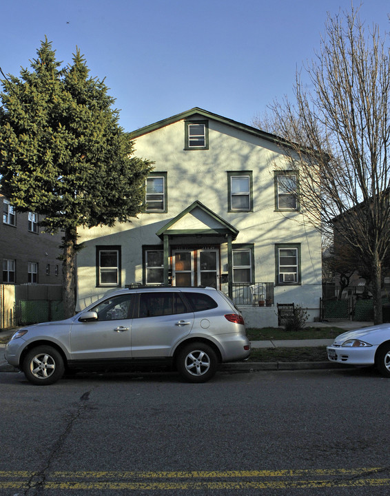 211-17-211-19 46th Ave in Bayside, NY - Foto de edificio