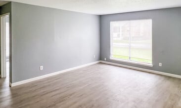 200 Uhland Rd, Unit 4 in San Marcos, TX - Foto de edificio - Building Photo