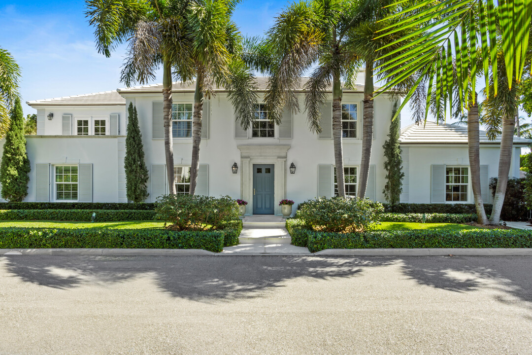 327 Arabian Rd in Palm Beach, FL - Foto de edificio