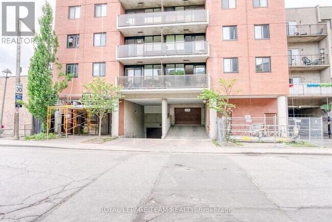 154-154 Nelson St in Ottawa, ON - Building Photo - Building Photo