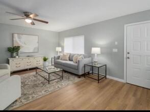 2032 Fluorshire Dr in Brandon, FL - Building Photo - Building Photo
