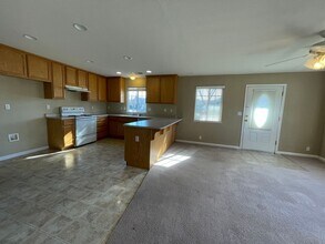 1091 Georgetown Ave in Turlock, CA - Building Photo - Building Photo