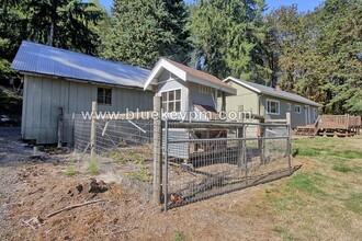 22101 NE W H Garner Rd in Yacolt, WA - Foto de edificio - Building Photo