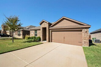 941 Fueller Dr in Aubrey, TX - Building Photo - Building Photo