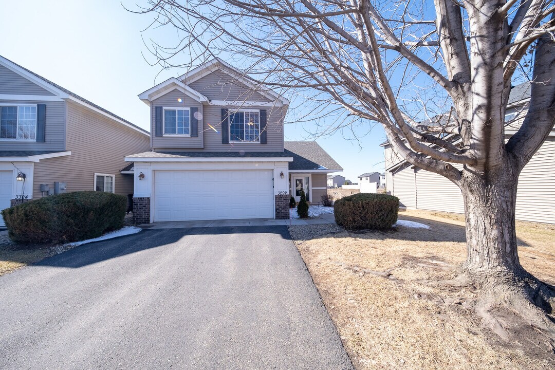 3292 Century Dr in Hastings, MN - Building Photo