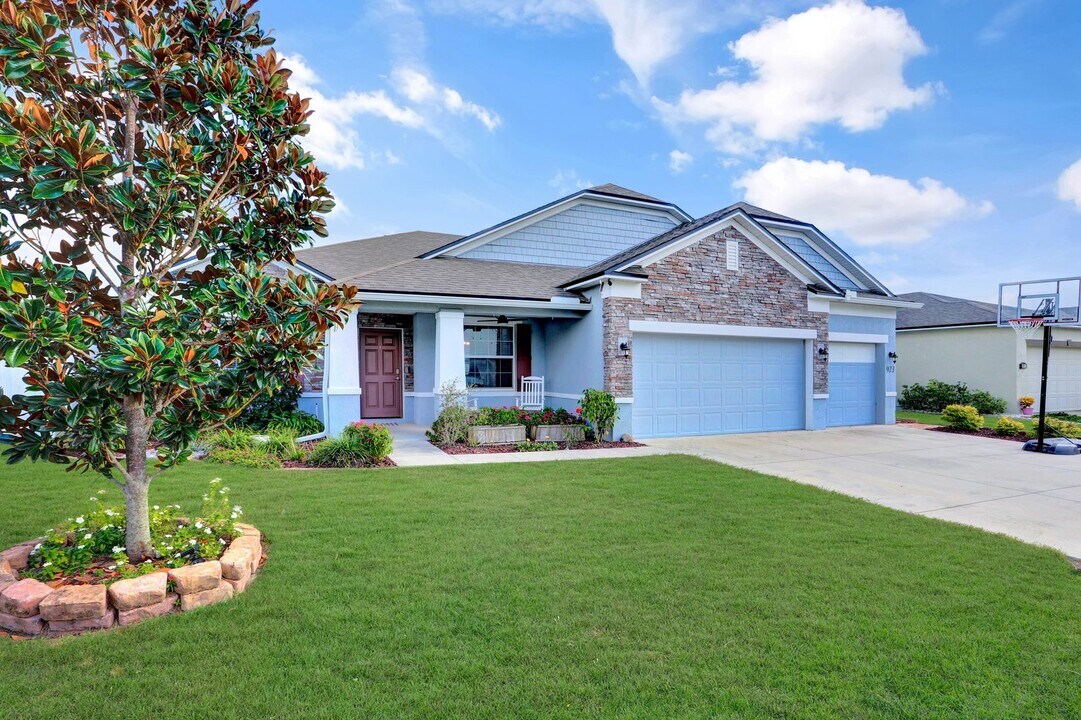 923 NW 253 Dr in Newberry, FL - Building Photo