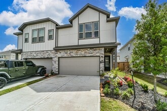 21115 Castroville Wy in Cypress, TX - Building Photo - Building Photo