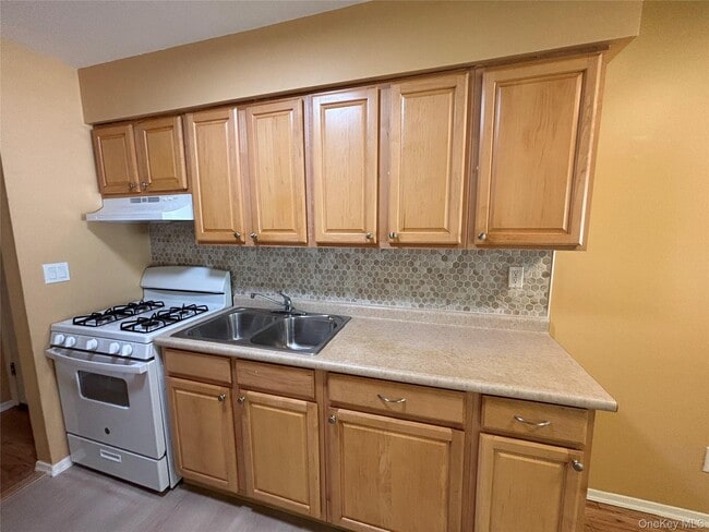 1 Colonial Rd in Beacon, NY - Building Photo - Building Photo