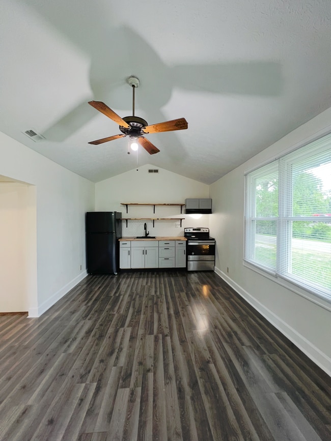 property at 3150 S Lyons Ave