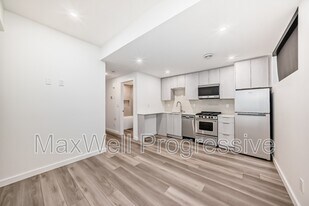6411-6493 93 St NW in Edmonton, AB - Building Photo