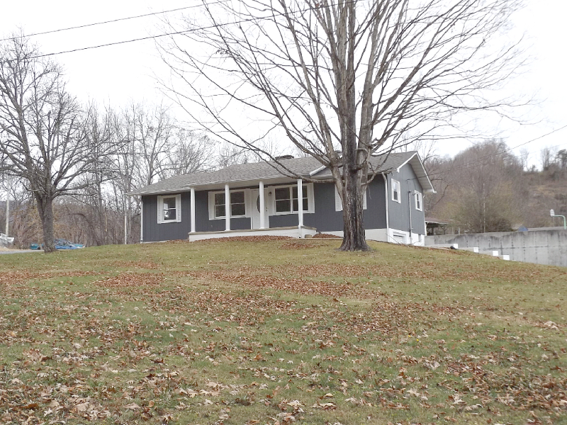 186 Fitzsimmons Hill Rd in Elizabethton, TN - Building Photo