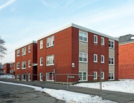 208 Park Rd N in Oshawa, ON - Building Photo