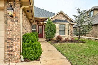 18520 Haslemere Ln in Edmond, OK - Building Photo - Building Photo