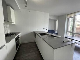 1283 Howe St in Vancouver, BC - Building Photo