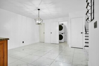 2151 Orange Grove Dr in Davie, FL - Building Photo - Building Photo