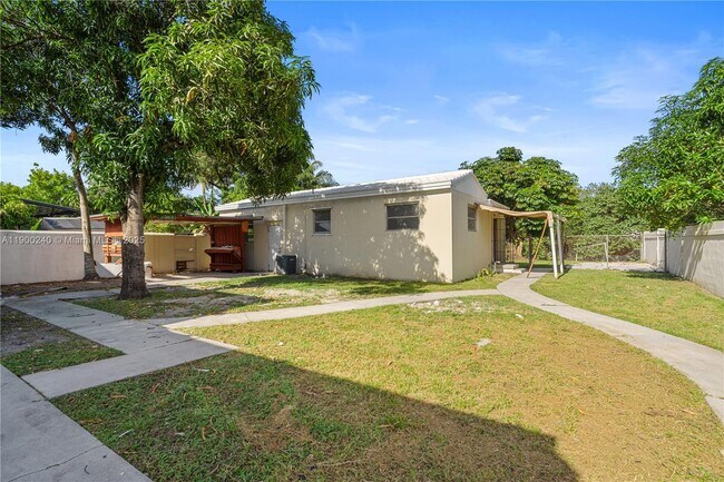 201 S Biscayne River Dr in Miami, FL - Building Photo - Building Photo