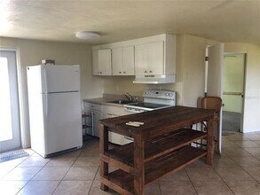 1395 Sharlo Ln in Englewood, FL - Building Photo - Building Photo