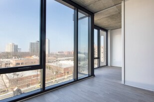 2100 S Wabash Ave in Chicago, IL - Building Photo