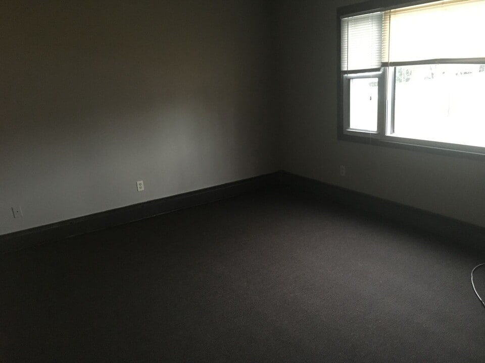 290-330 N 3rd St in Conneaut Lake, PA - Building Photo