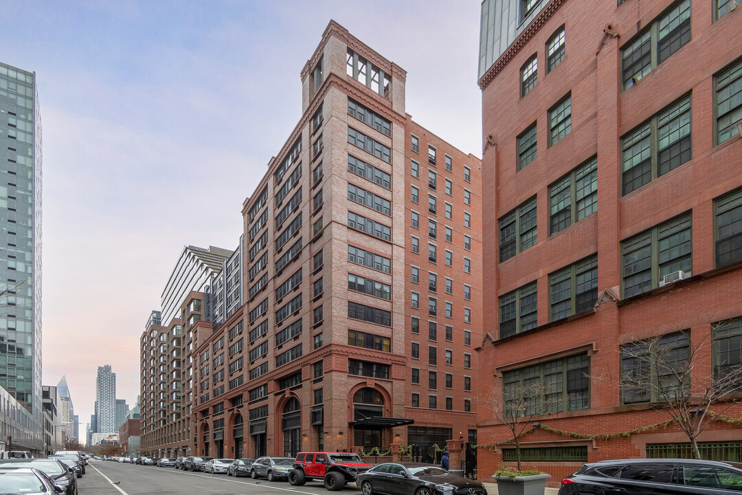 540-548 W 53rd St in New York, NY - Building Photo