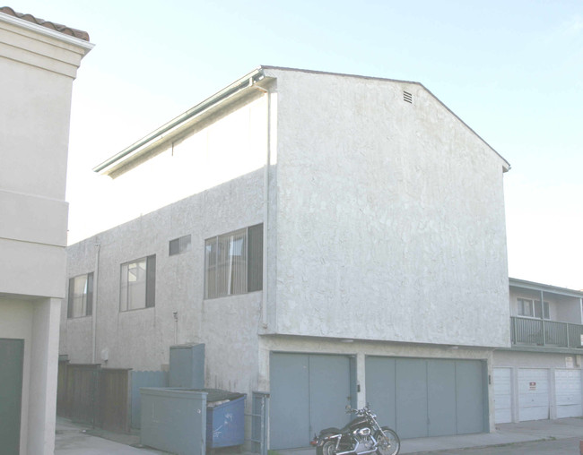 66 11th St in Hermosa Beach, CA - Building Photo - Building Photo