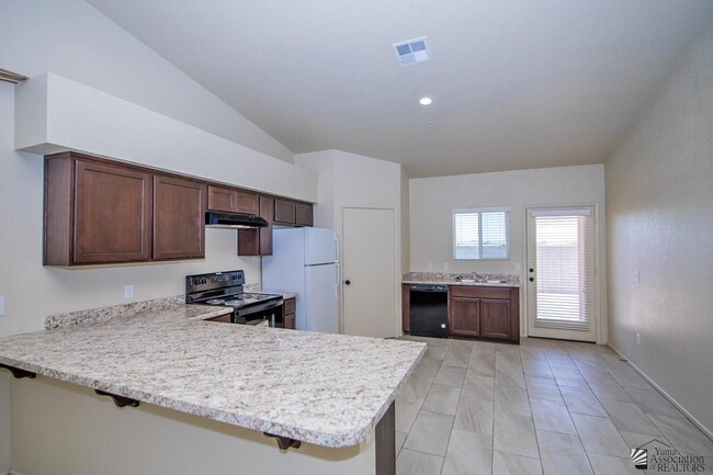 3754 S Brianna Dr in Yuma, AZ - Foto de edificio - Building Photo