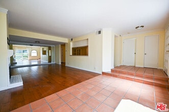 2677 S Centinela Ave in Santa Monica, CA - Building Photo - Building Photo