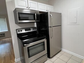 2601 Hillsboro Pike, Unit J2 in Nashville, TN - Foto de edificio - Building Photo