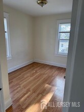 16 Oak St-Unit -2 in New Brunswick, NJ - Building Photo - Building Photo