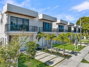 920 NE 17th Ave in Fort Lauderdale, FL - Foto de edificio - Building Photo