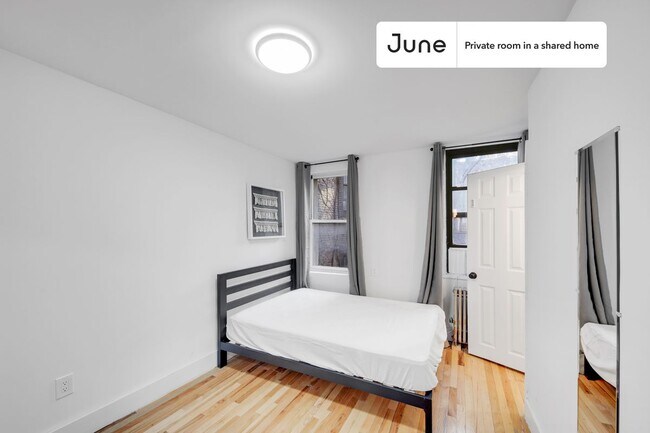 94 St Marks Pl, Unit B in New York, NY - Building Photo - Building Photo
