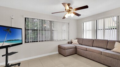 3444 Rosefield Dr, Unit 126 in Holiday, FL - Building Photo - Building Photo