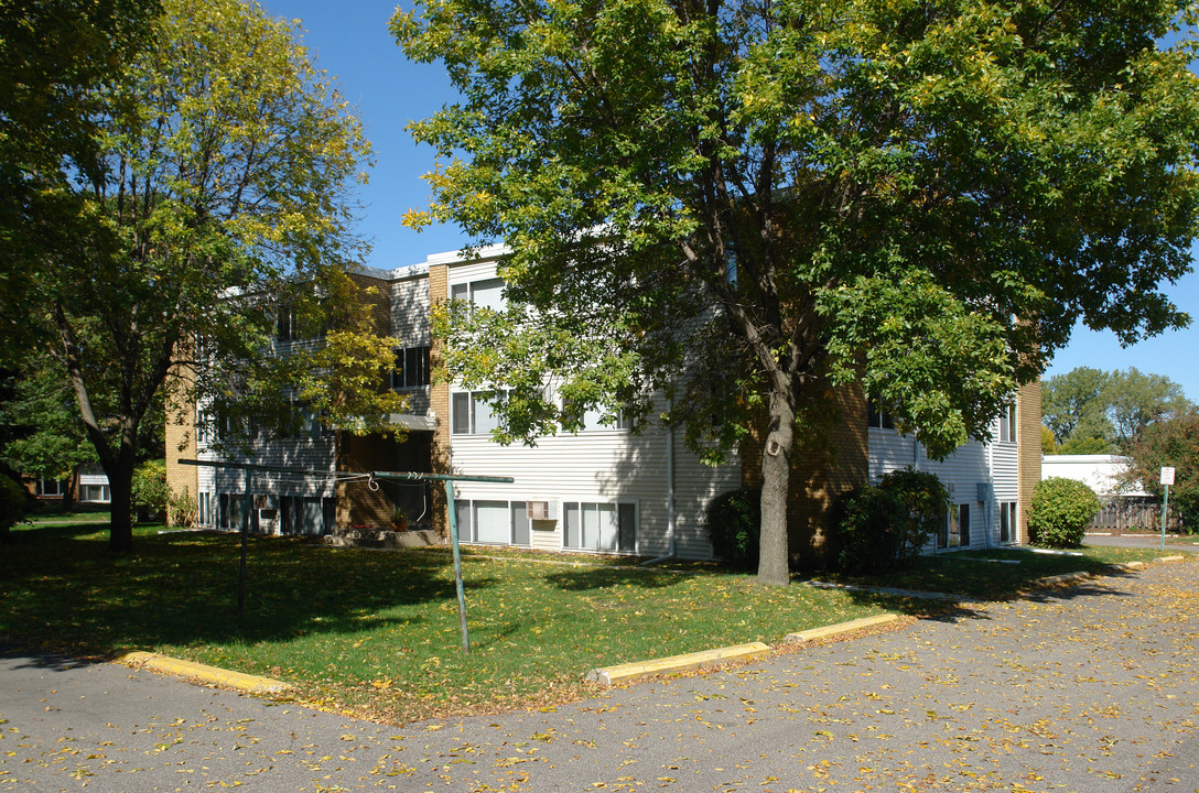 4110-4120 Nevada Ave N in Minneapolis, MN - Foto de edificio