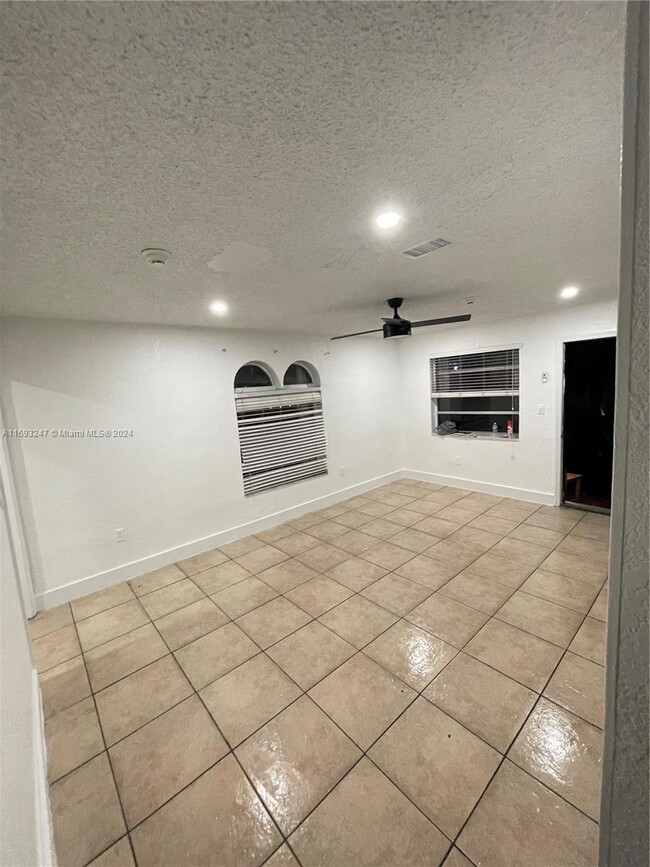 3714 NW 23rd Ct-Unit -0 in Miami, FL - Building Photo - Building Photo