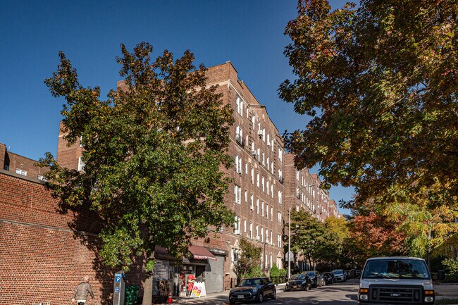 35-50 78th St in Jackson Heights, NY - Foto de edificio - Building Photo