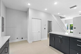 1445 NW 42nd St in Miami, FL - Building Photo - Building Photo