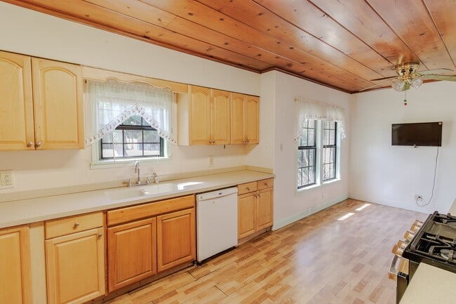 property at 1150 N Bowie St