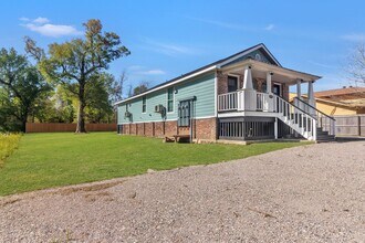 3042 Opelousas St-Unit -Unit B in Lake Charles, LA - Building Photo - Building Photo