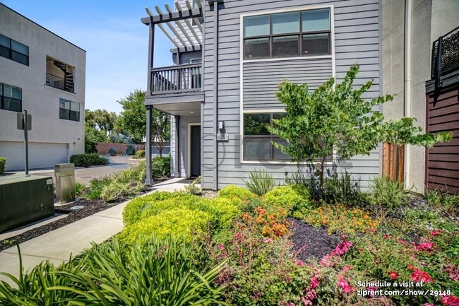 1010 Vanilla Bean Ln in Sacramento, CA - Foto de edificio - Building Photo